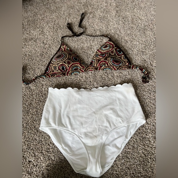 Bikini - Picture 1 of 1